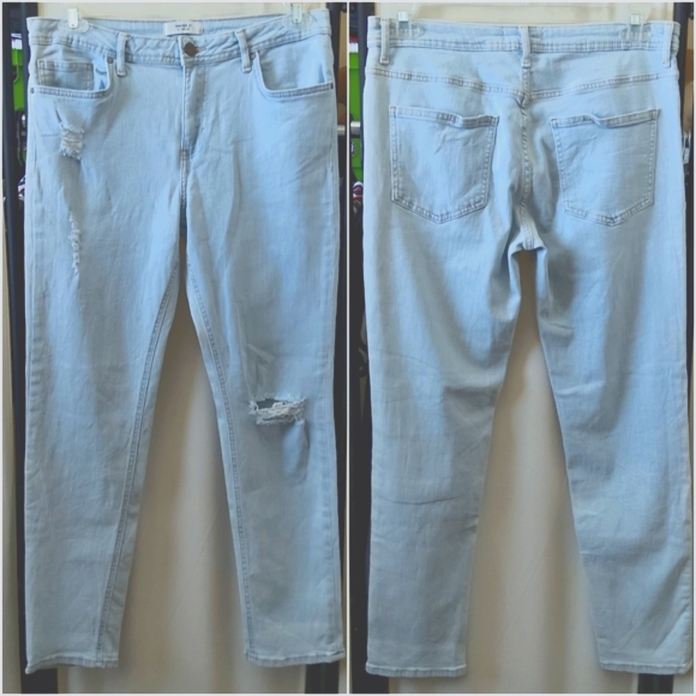 Forever 21 distressed stretch loose-fit jeans size 31" (NWOTS)
